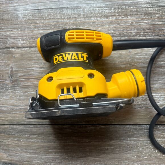*DEWALT DWE6411 1/4 Sheet Corded Electric Palm Sander **No Dust Bag - Picture 1 of 4